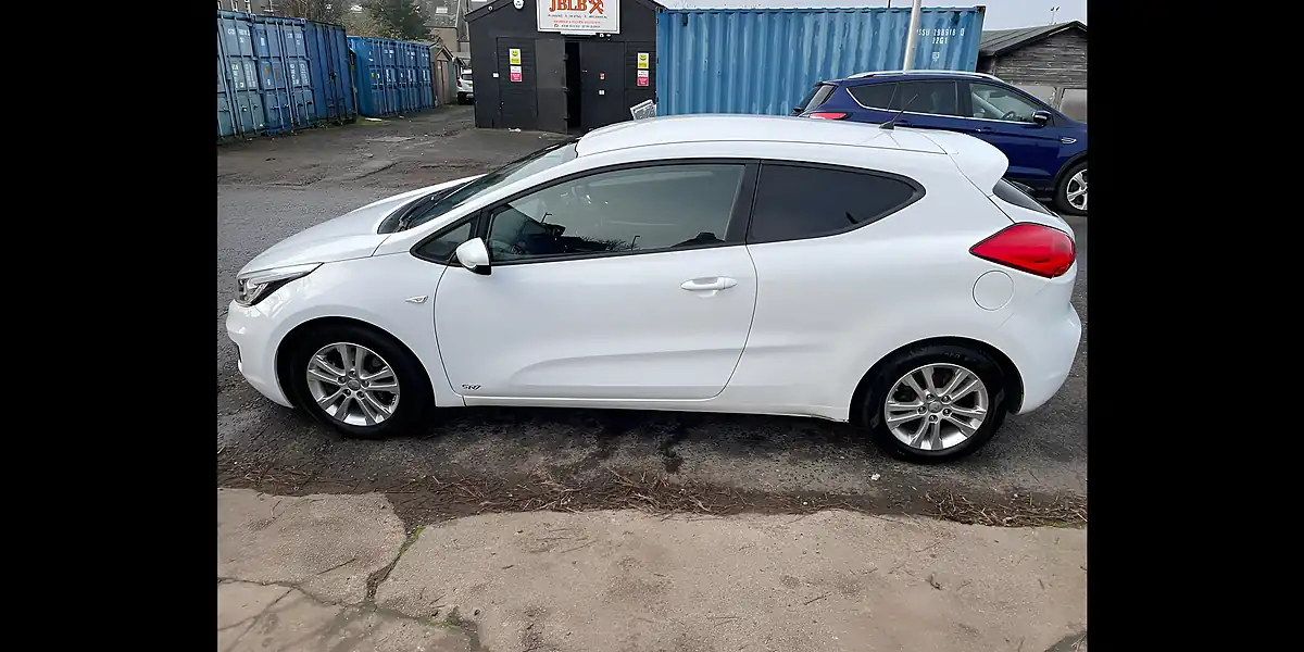 Used 2015 Kia Proceed SR7 White - Interior and Exterior details 7