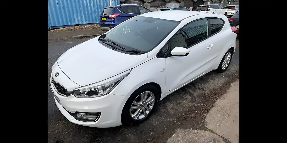 Used 2015 Kia Proceed SR7 White - Interior and Exterior details 8