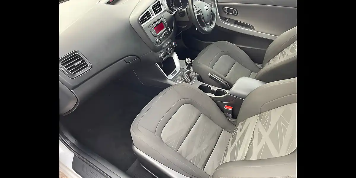 Used 2015 Kia Proceed SR7 White - Interior and Exterior details 9