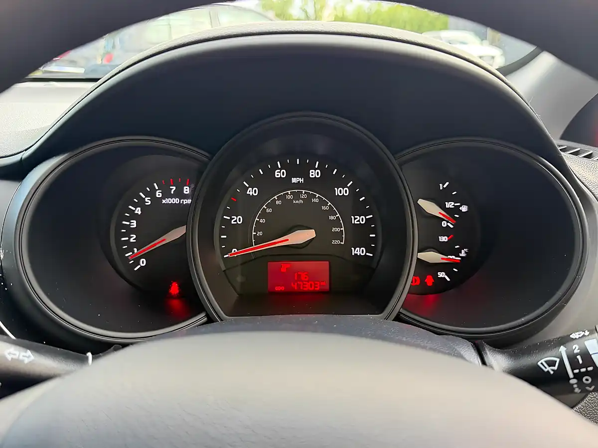 Used 2015 Kia Rio 1 Red - Interior and Exterior details 15