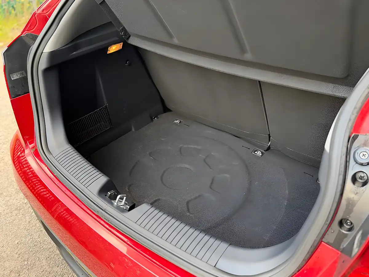 Used 2015 Kia Rio 1 Red - Interior and Exterior details 19