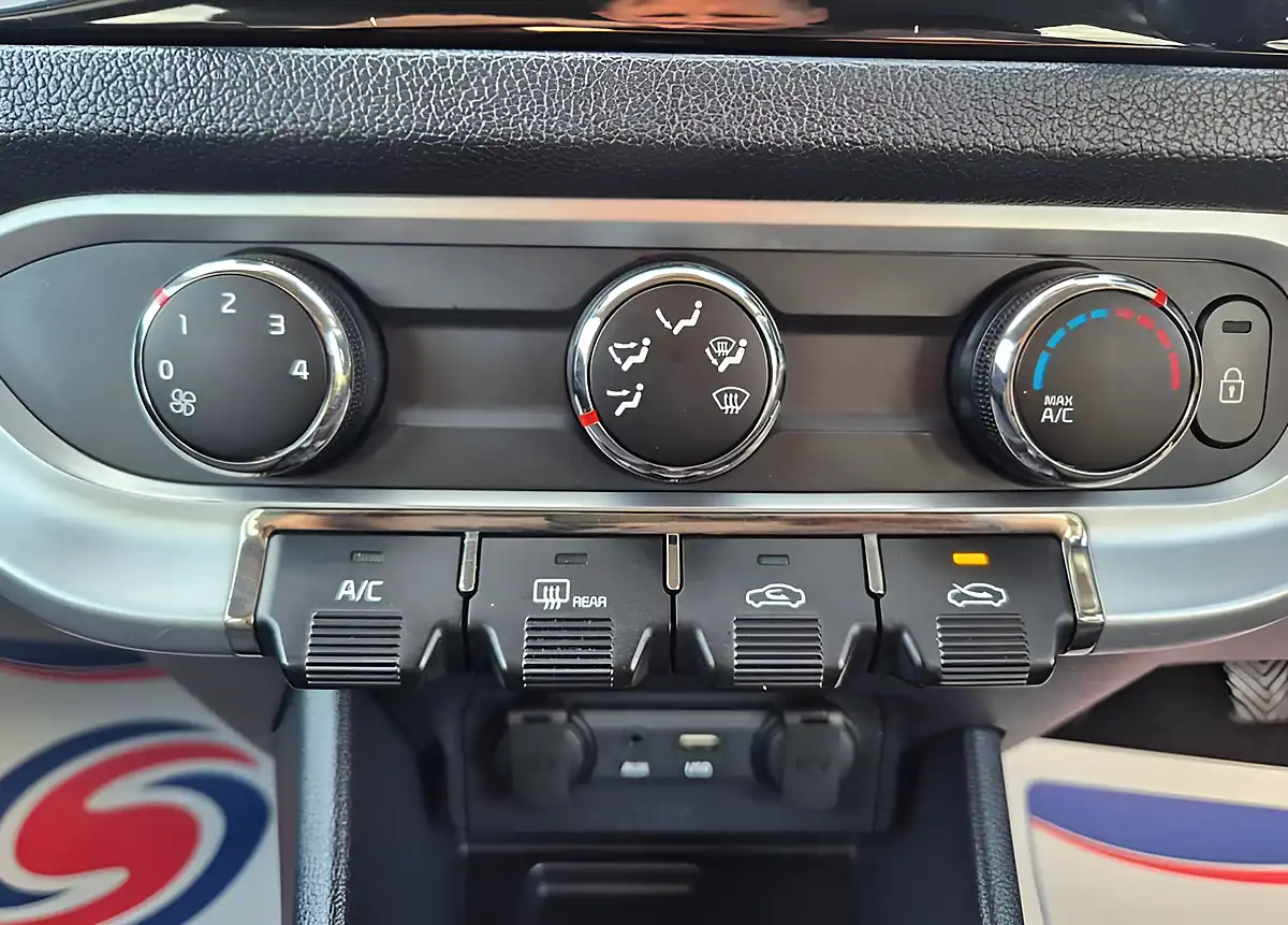 Used 2015 Kia Rio 2 Blue - Interior and Exterior details 12