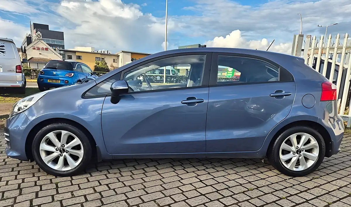 Used 2015 Kia Rio 2 Blue - Interior and Exterior details 18