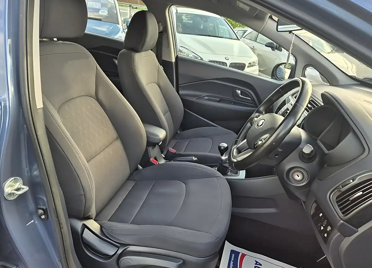 Used 2015 Kia Rio 2 Blue - Interior and Exterior details 6