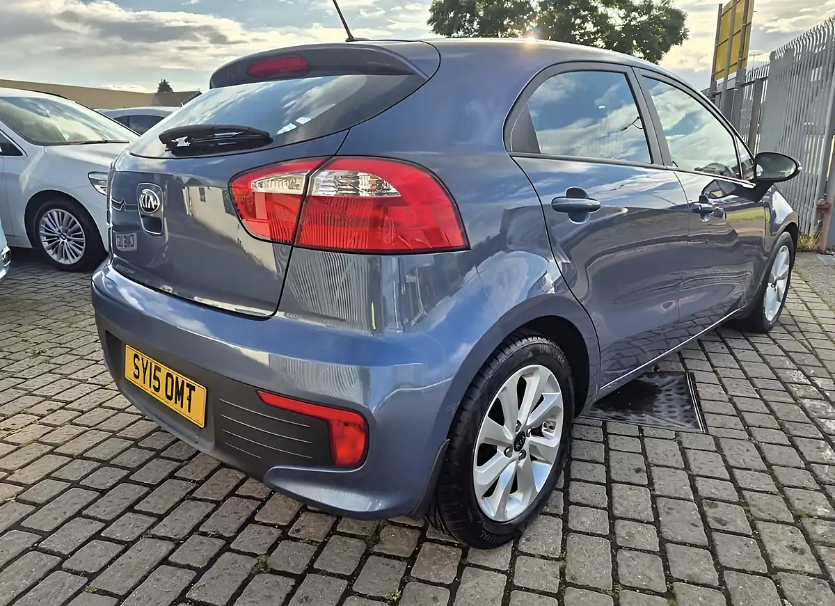 Used 2015 Kia Rio 2 Blue - Interior and Exterior details 7