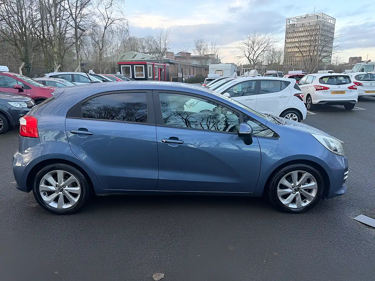 Used 2015 Kia Rio 2 Blue - Interior and Exterior details 7