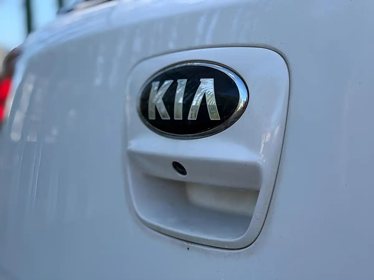 Used 2015 Kia Rio 3 White - Interior and Exterior details 10