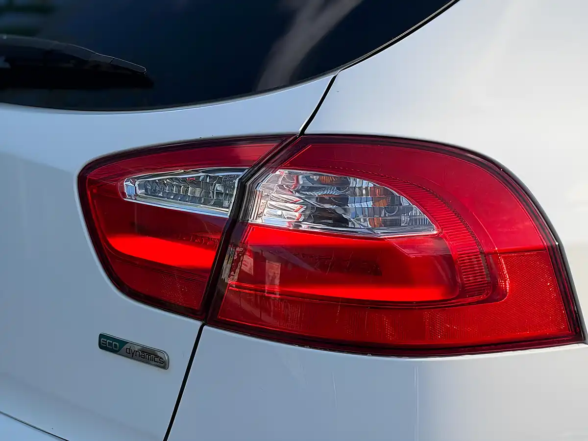 Used 2015 Kia Rio 3 White - Interior and Exterior details 11