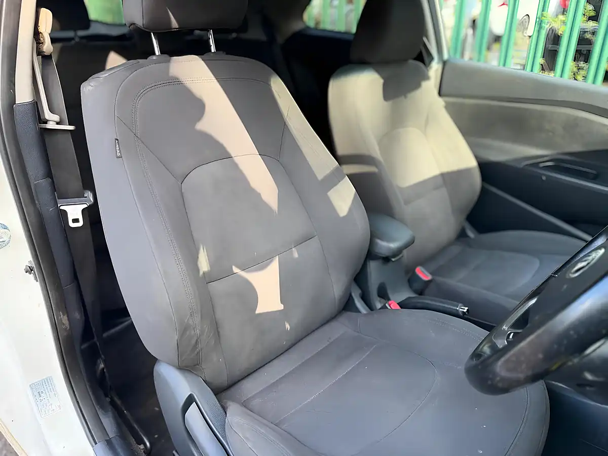 Used 2015 Kia Rio 3 White - Interior and Exterior details 16
