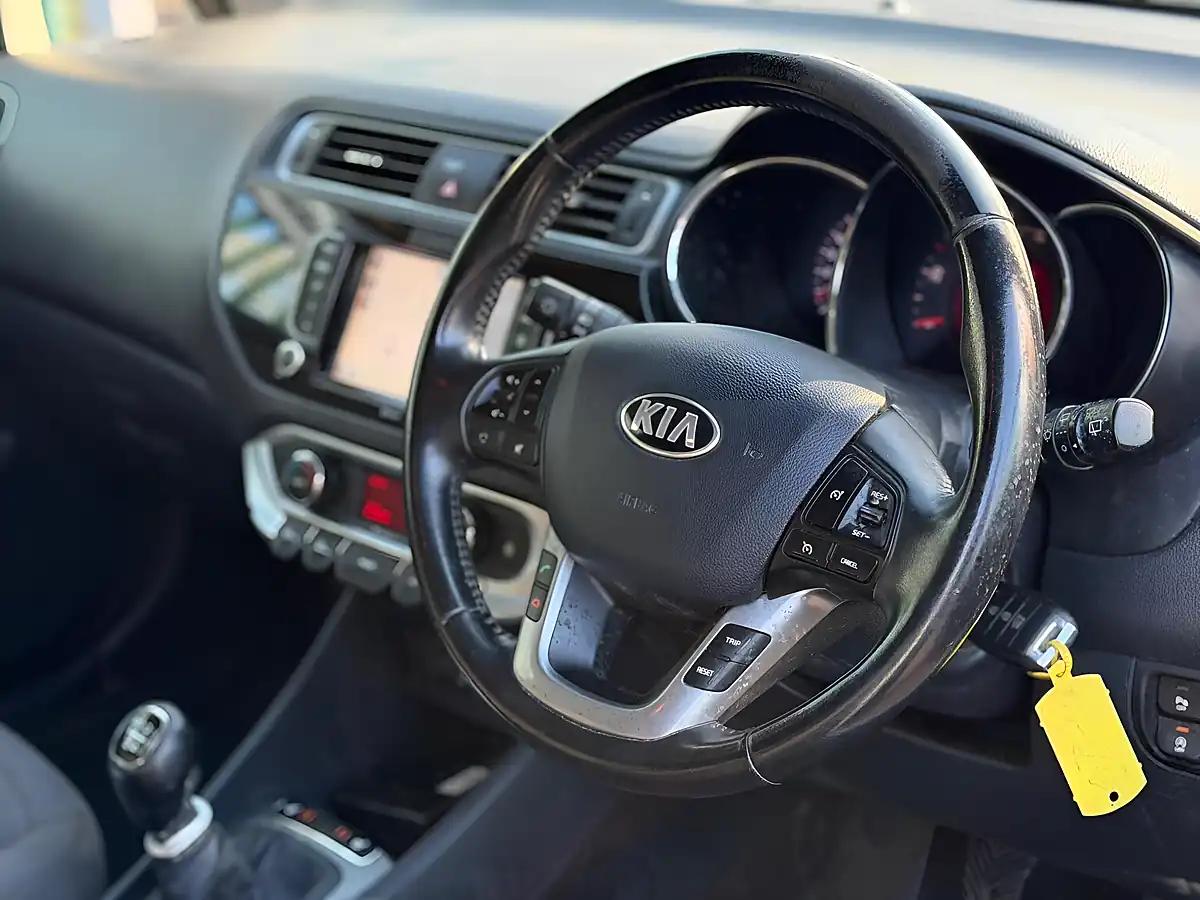 Used 2015 Kia Rio 3 White - Interior and Exterior details 3