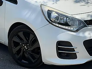 Used 2015 Kia Rio 3 White - Interior and Exterior details 4