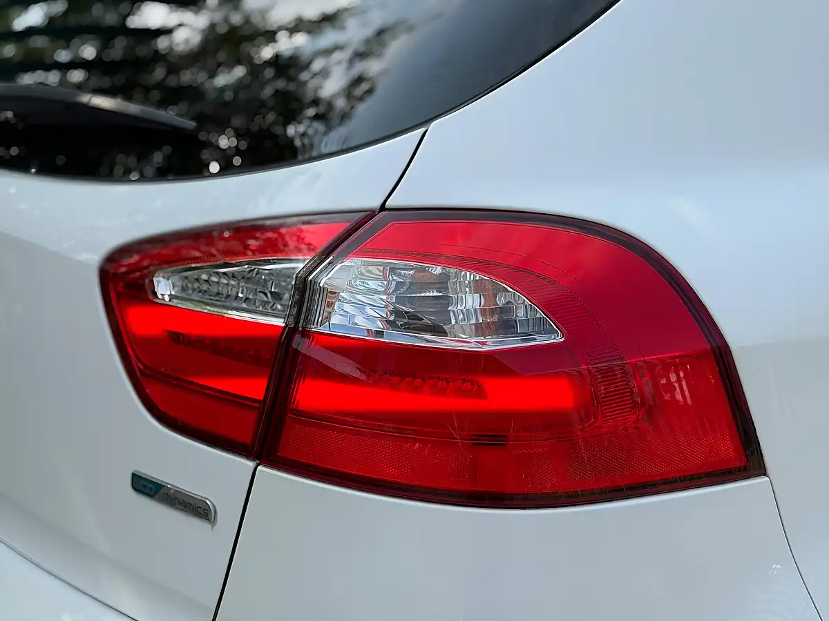Used 2015 Kia Rio 4 White - Interior and Exterior details 10