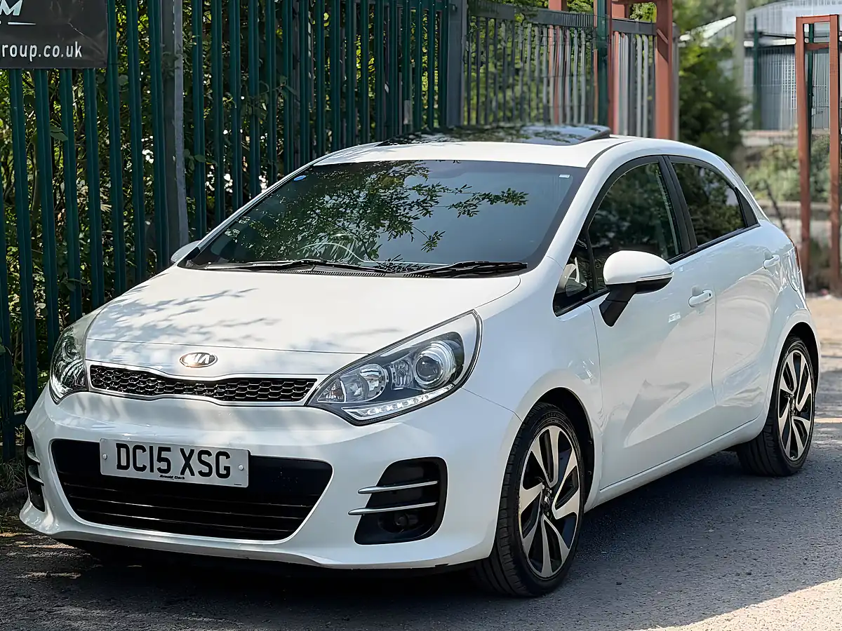 Used 2015 Kia Rio 4 White - Interior and Exterior details 13