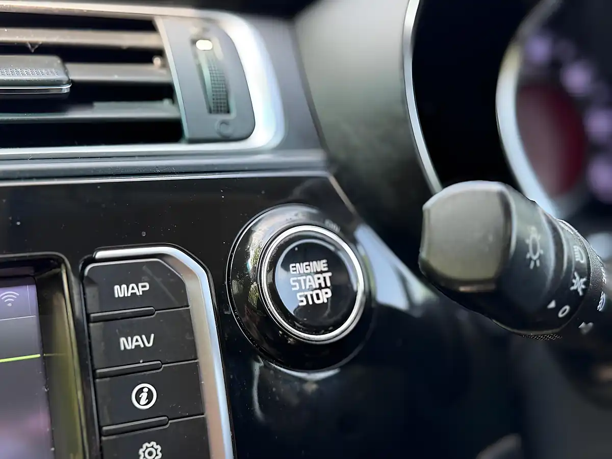 Used 2015 Kia Rio 4 White - Interior and Exterior details 14