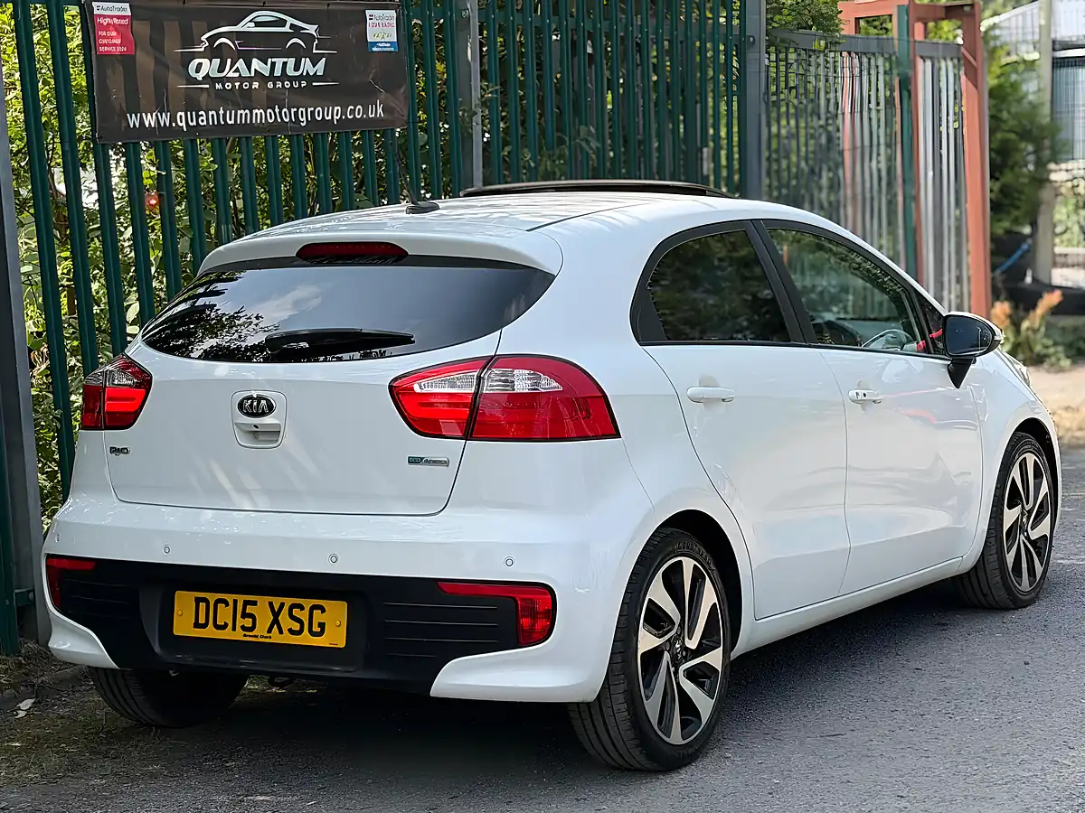 Used 2015 Kia Rio 4 White - Interior and Exterior details 6