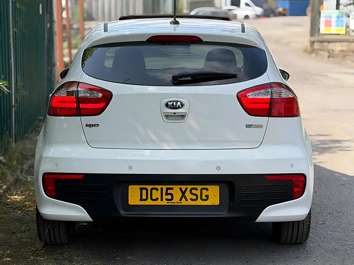Used 2015 Kia Rio 4 White - Interior and Exterior details 8