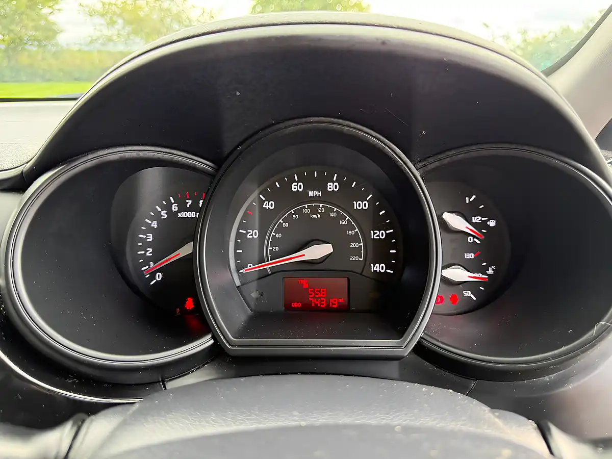 Used 2015 Kia Rio Air Red - Interior and Exterior details 11