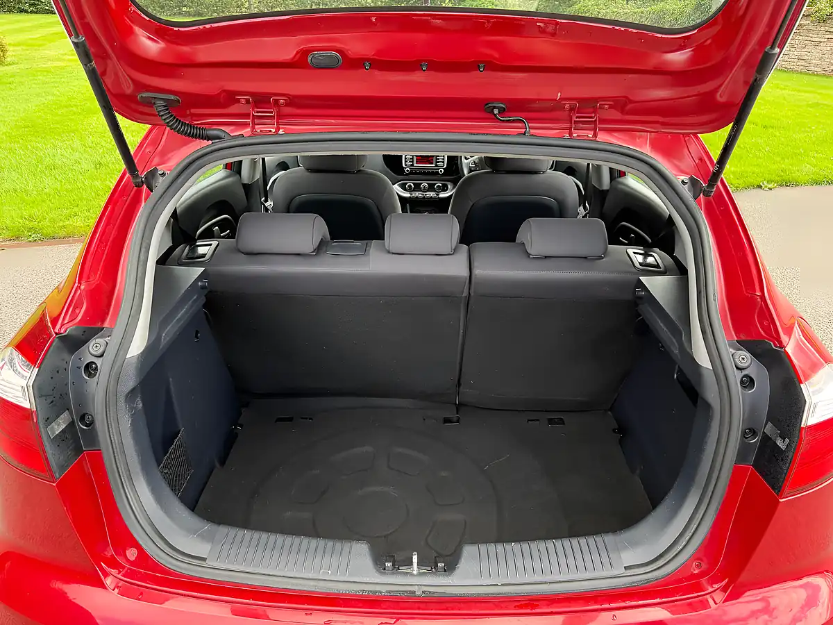 Used 2015 Kia Rio Air Red - Interior and Exterior details 19