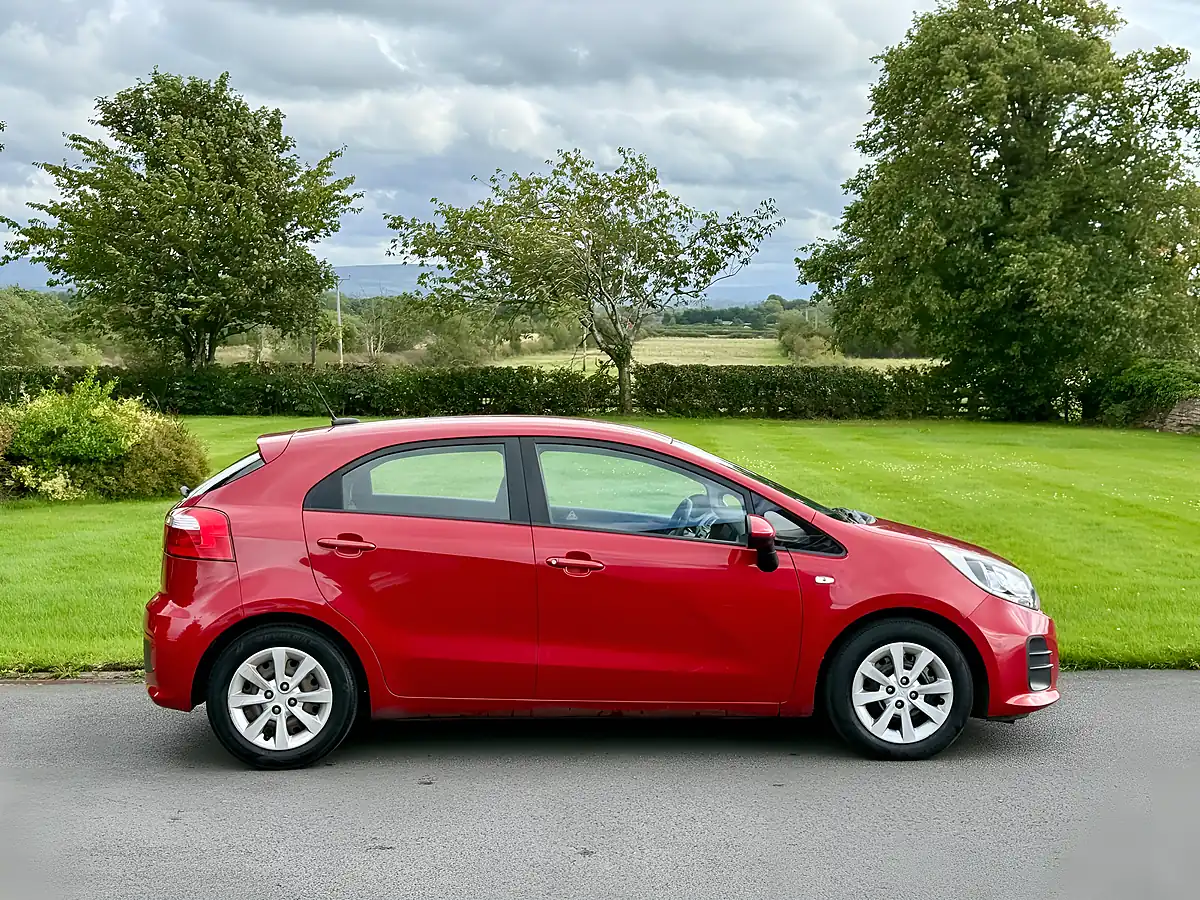 Used 2015 Kia Rio Air Red - Interior and Exterior details 4