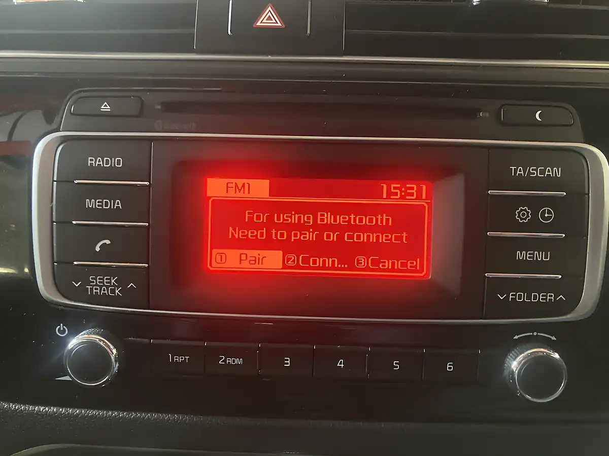 Used 2015 Kia Rio SR7 3DR Yellow - Interior and Exterior details 11
