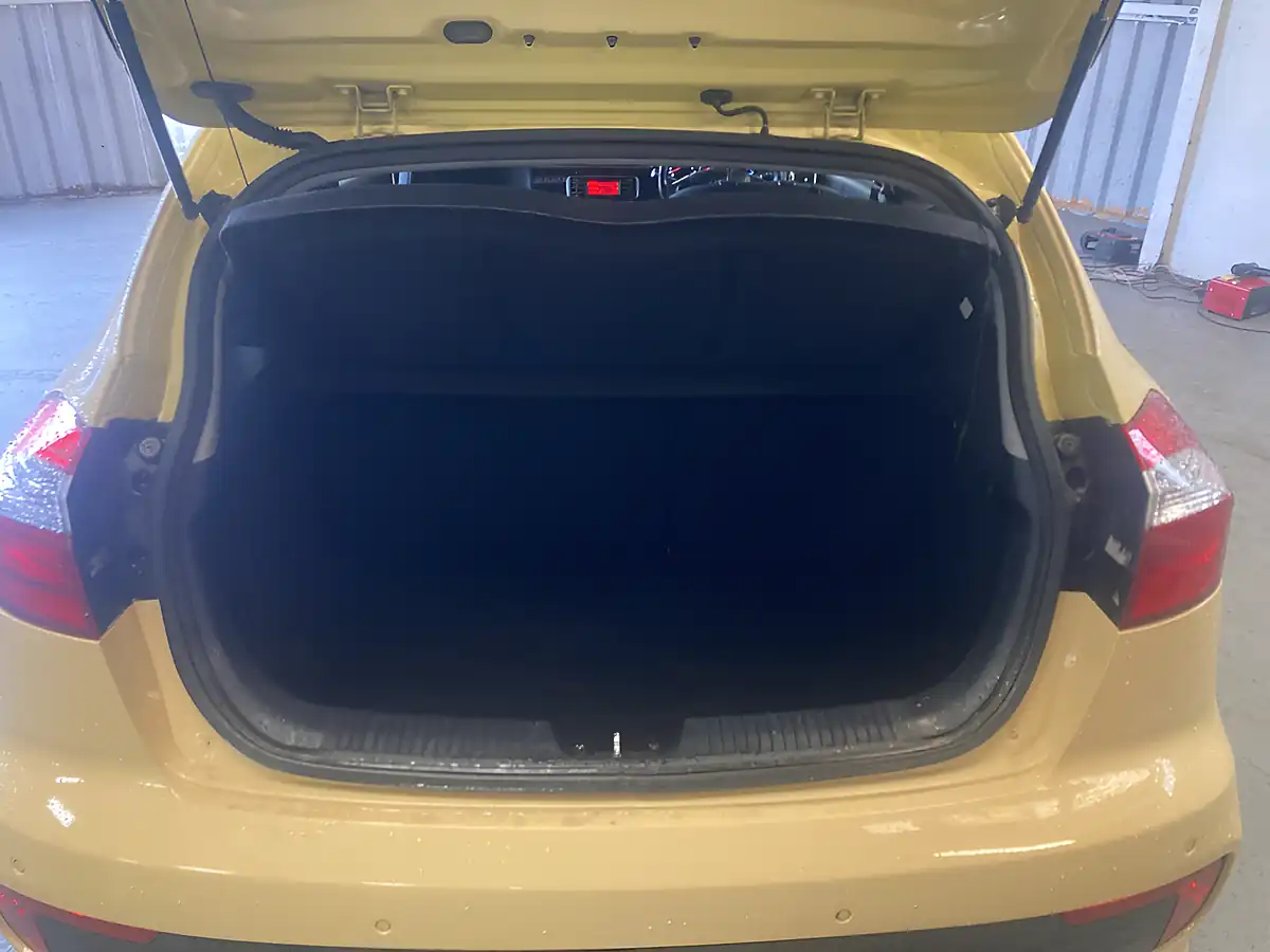 Used 2015 Kia Rio SR7 3DR Yellow - Interior and Exterior details 15