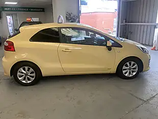 Used 2015 Kia Rio SR7 3DR Yellow - Interior and Exterior details 6