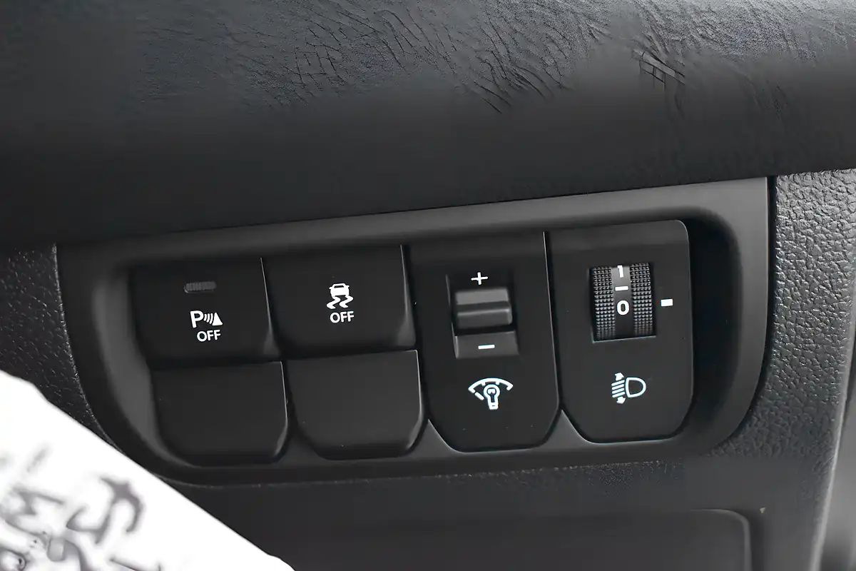 Used 2015 Kia Rio SR7 Clear White - Interior and Exterior details 10