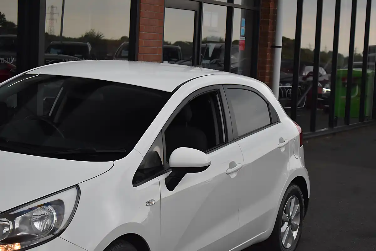 Used 2015 Kia Rio SR7 Clear White - Interior and Exterior details 11
