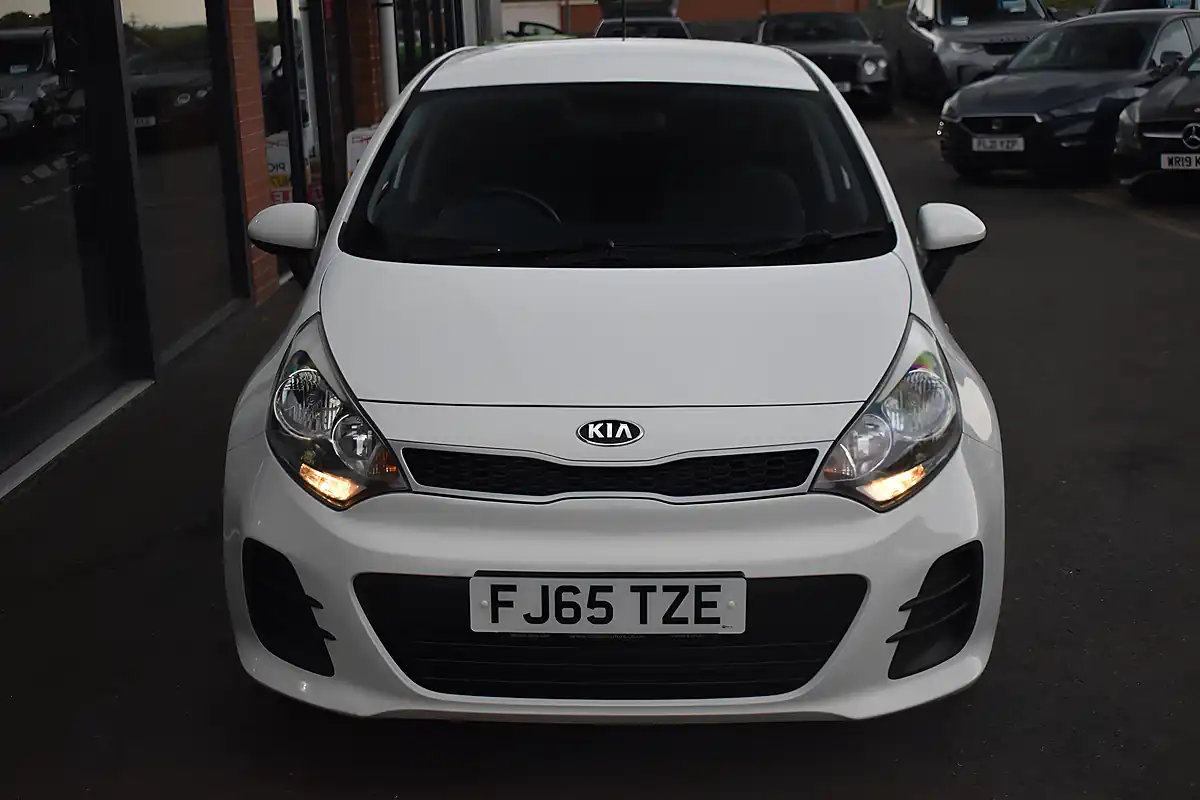 Used 2015 Kia Rio SR7 Clear White - Interior and Exterior details 3