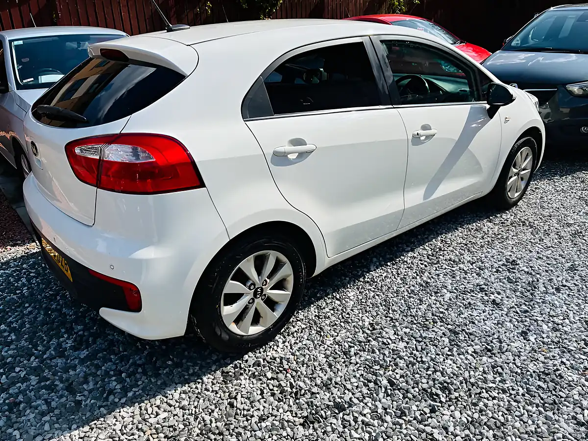 Used 2015 Kia Rio SR7 White - Interior and Exterior details 10