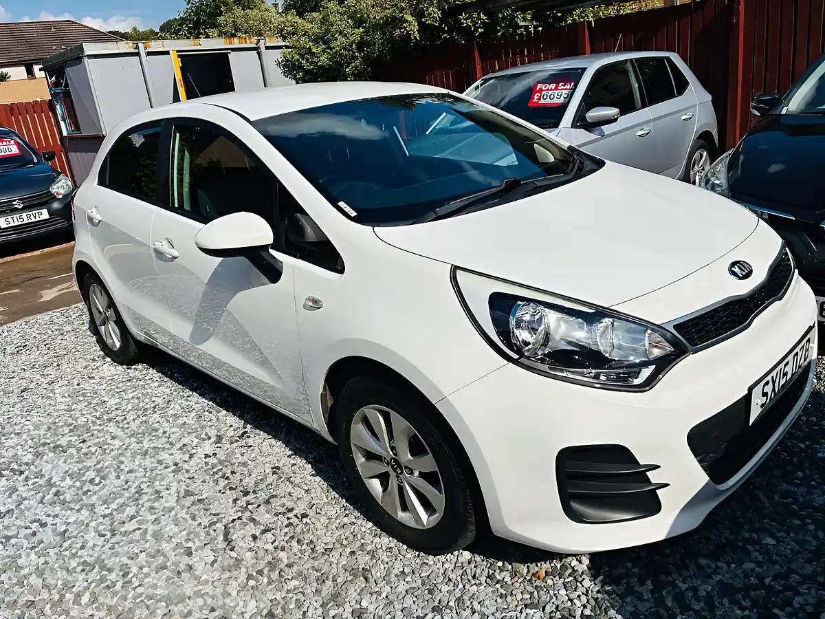 Used 2015 Kia Rio SR7 White - Interior and Exterior details 6