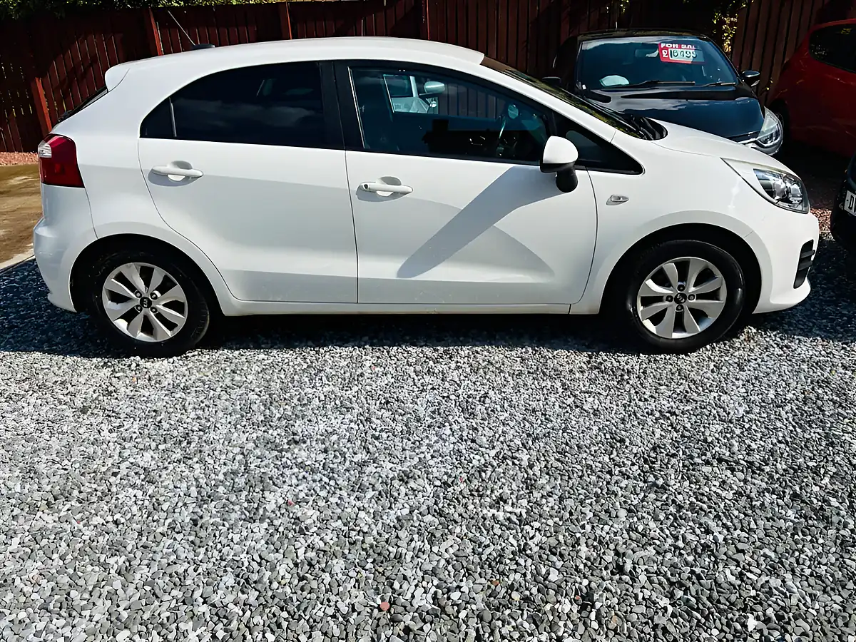 Used 2015 Kia Rio SR7 White - Interior and Exterior details 9