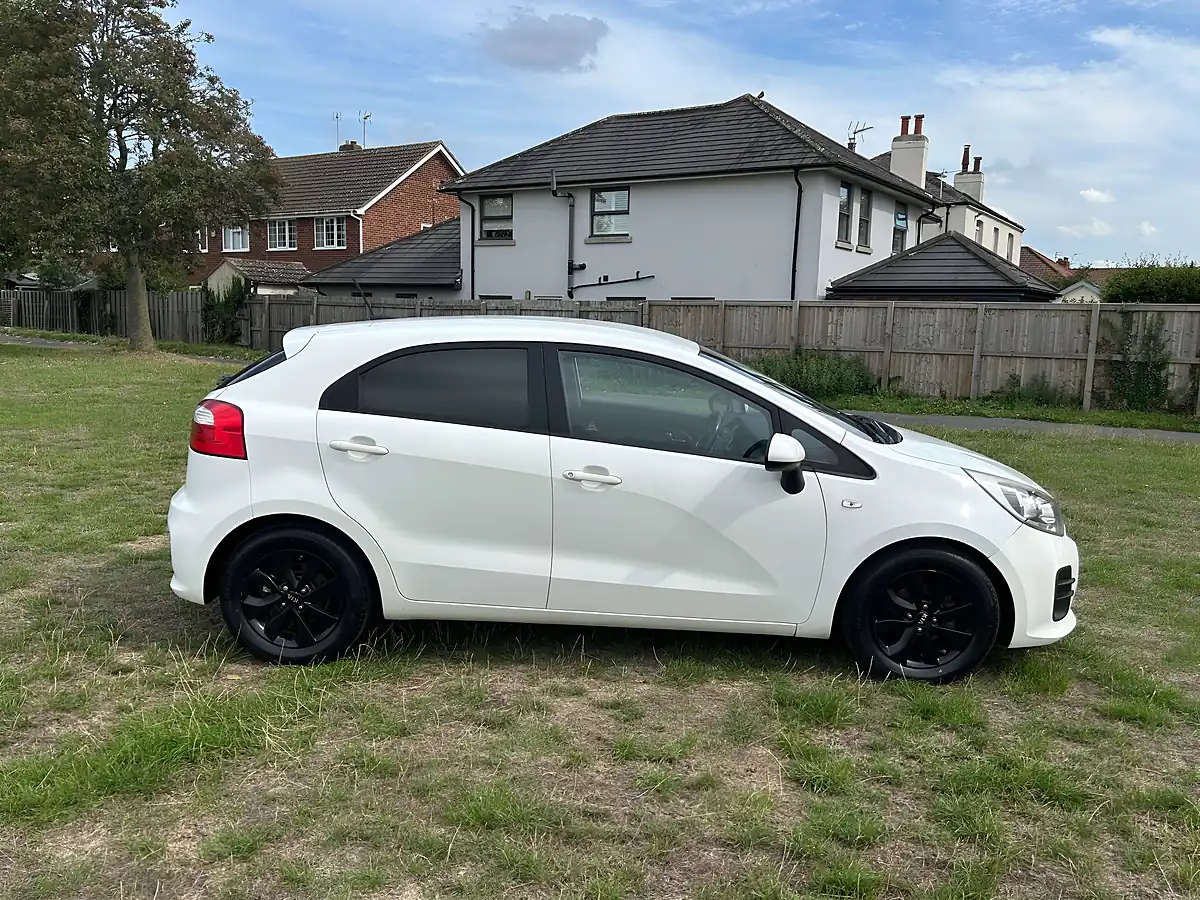 Used 2015 Kia Rio SR7 White - Interior and Exterior details 4