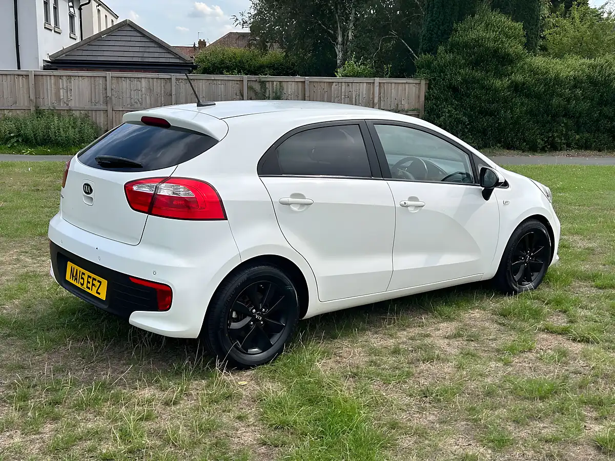 Used 2015 Kia Rio SR7 White - Interior and Exterior details 5