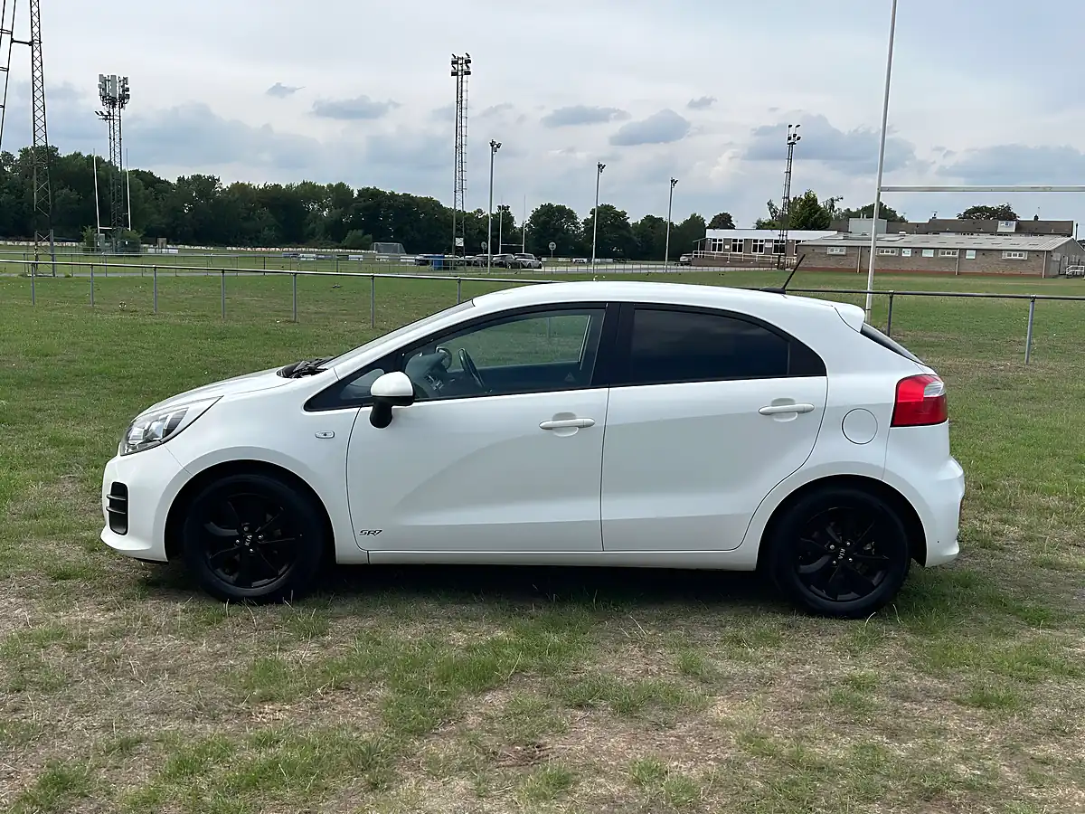 Used 2015 Kia Rio SR7 White - Interior and Exterior details 8