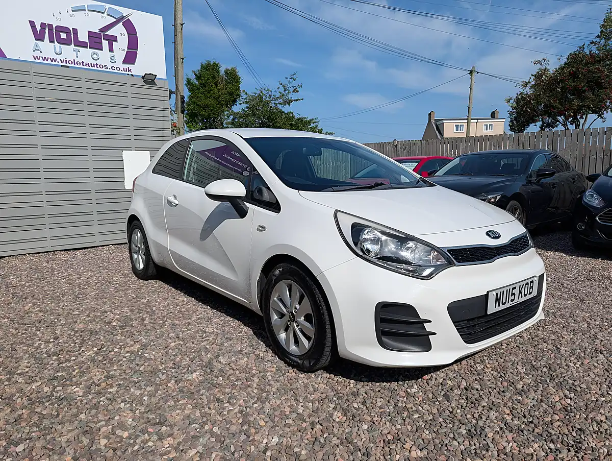 Used 2015 Kia Rio SR7 White - Front View