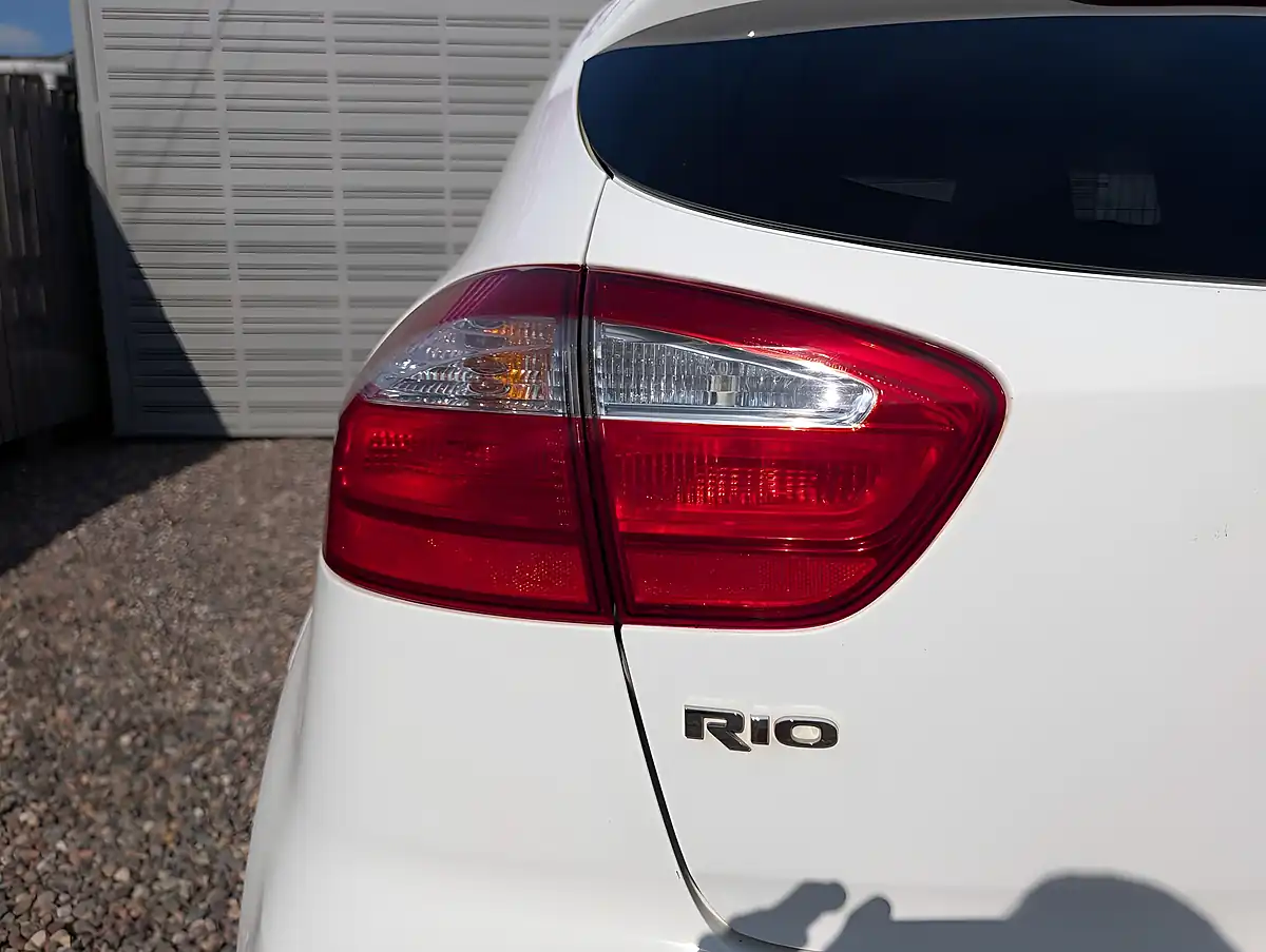 Used 2015 Kia Rio SR7 White - Interior and Exterior details 19