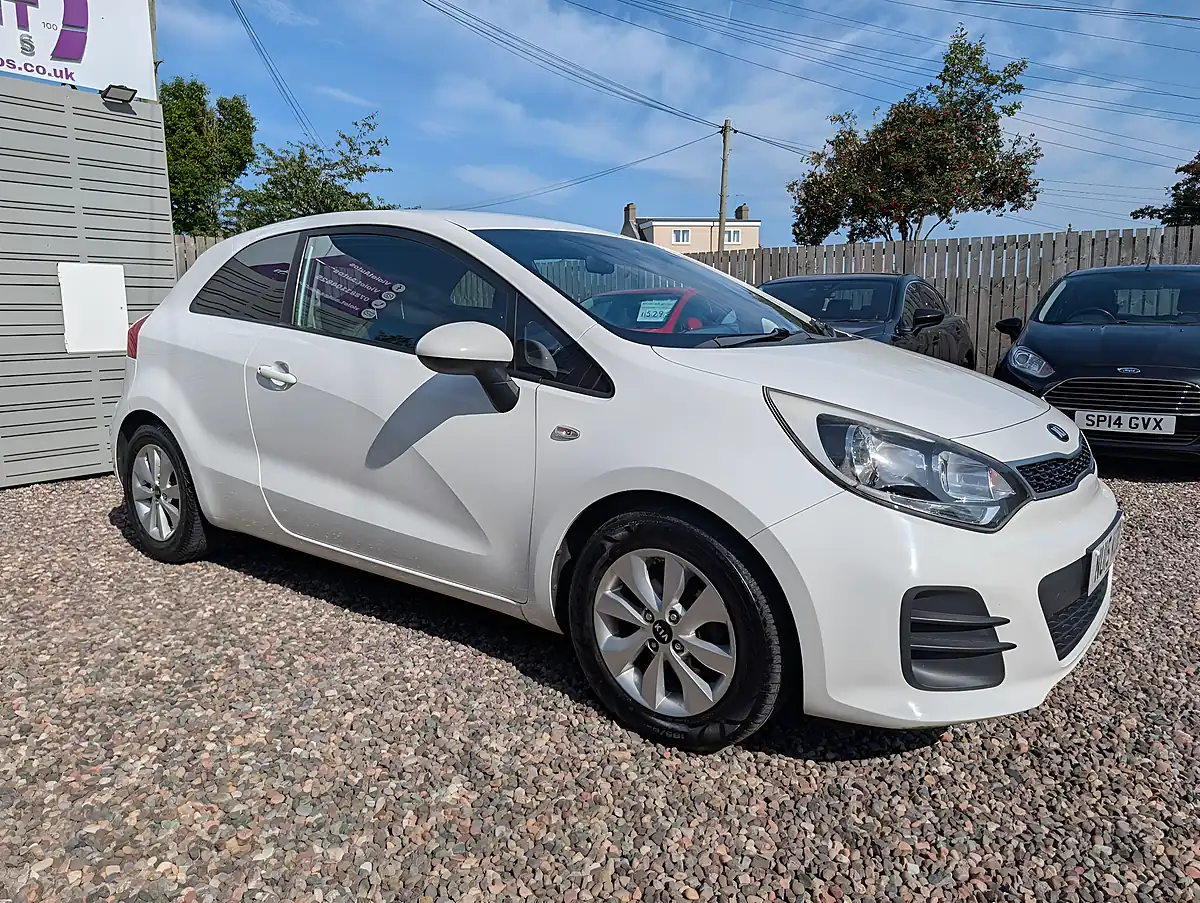Used 2015 Kia Rio SR7 White - Interior and Exterior details 5