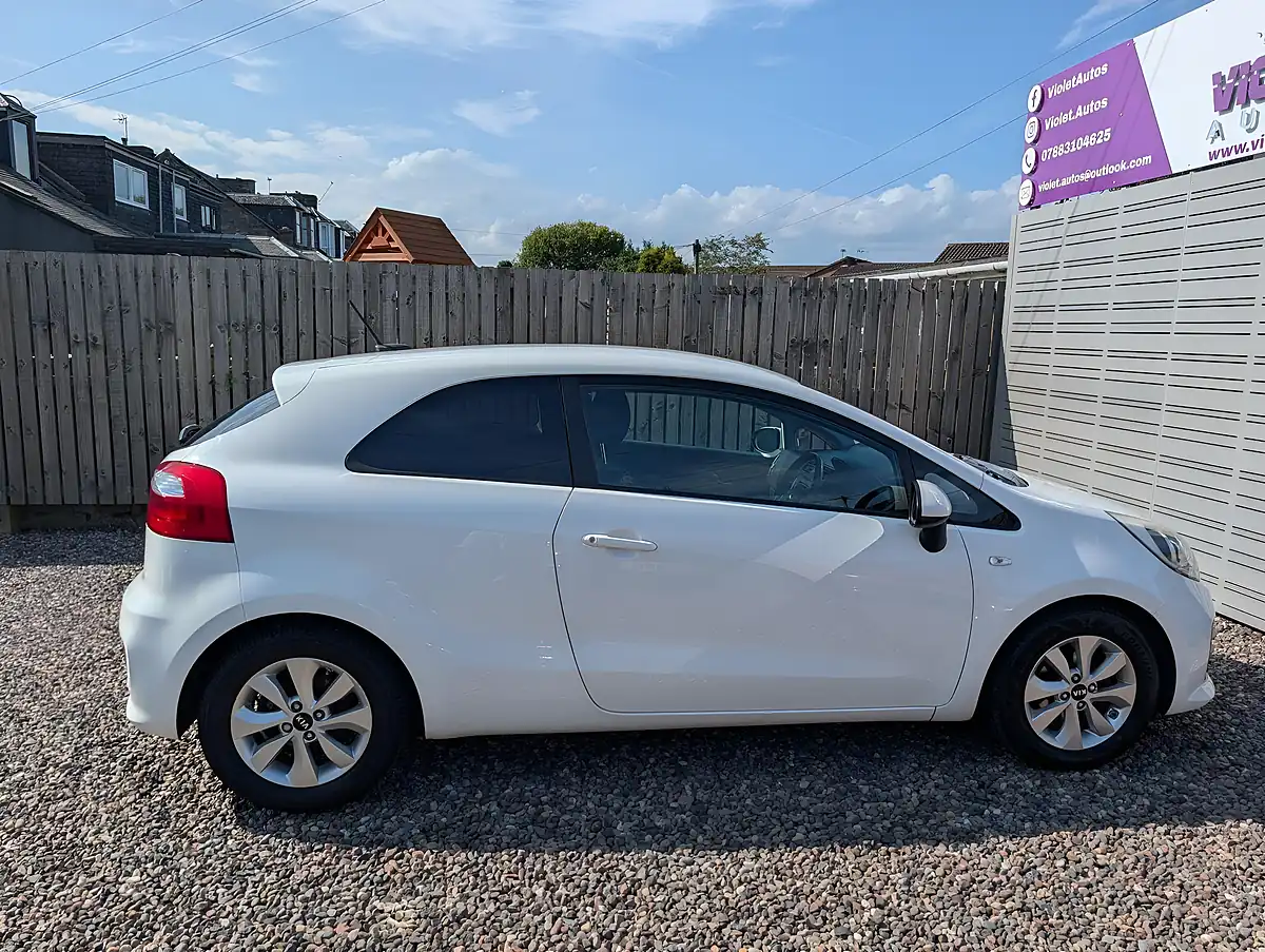 Used 2015 Kia Rio SR7 White - Interior and Exterior details 9