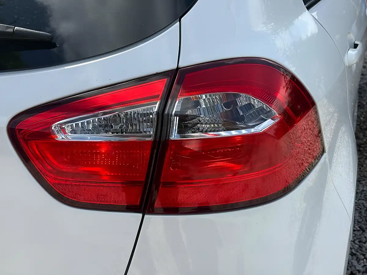 Used 2015 Kia Rio SR7 White - Interior and Exterior details 17