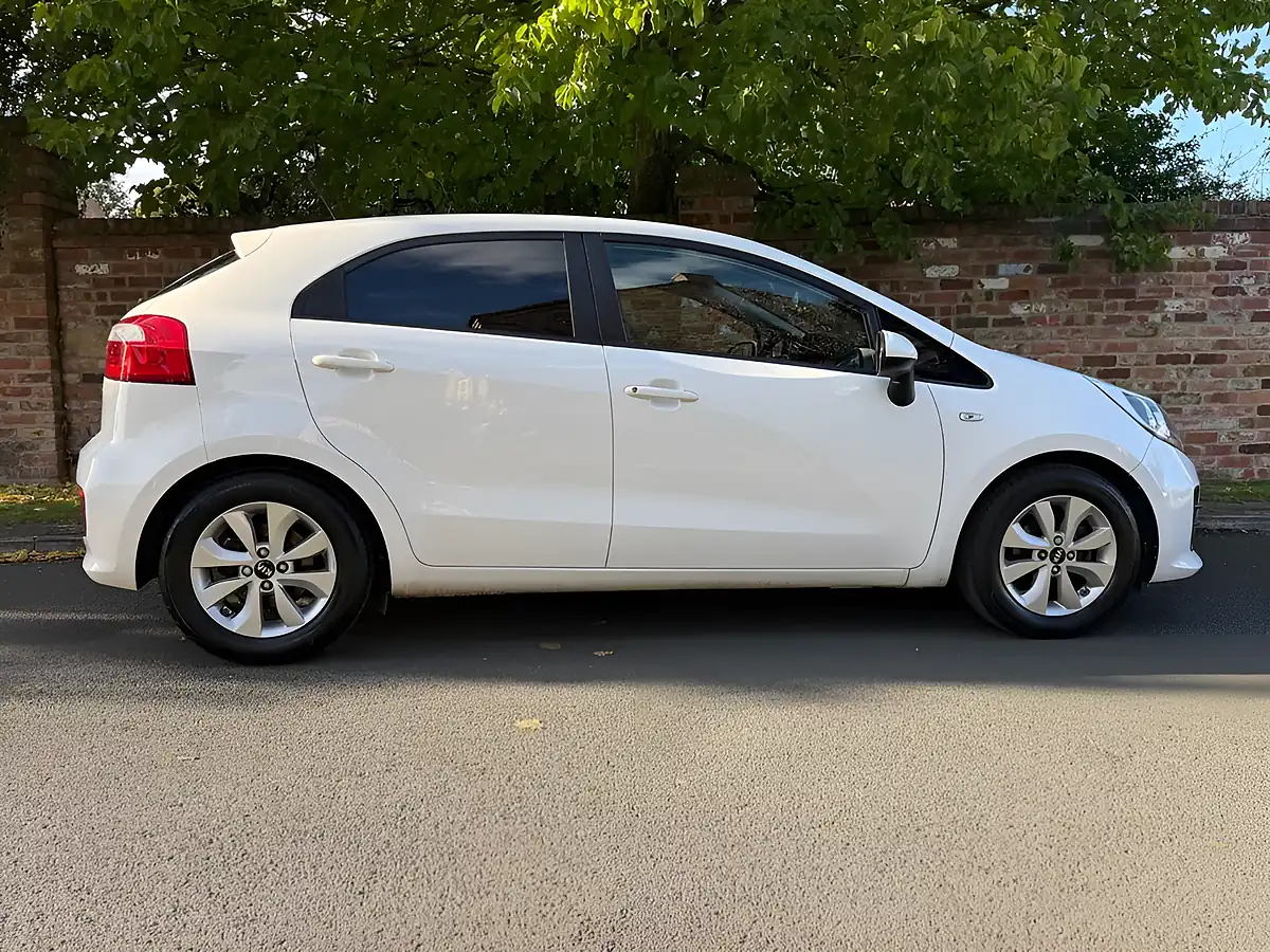 Used 2015 Kia Rio SR7 White - Interior and Exterior details 12