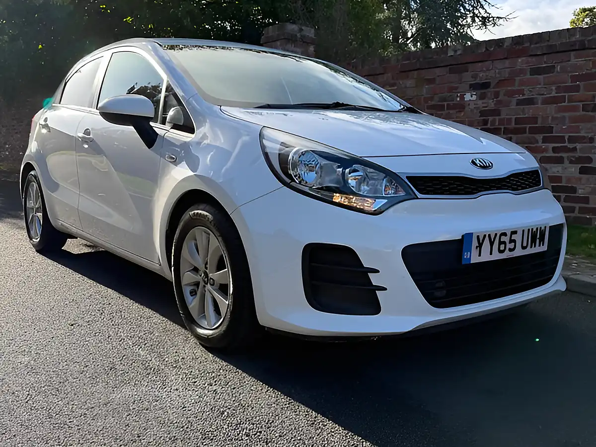 Used 2015 Kia Rio SR7 White - Interior and Exterior details 2