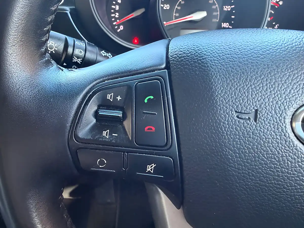 Used 2015 Kia Rio SR7 White - Interior and Exterior details 6
