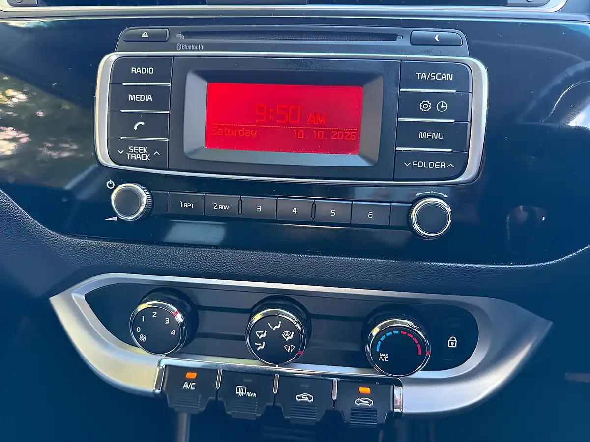 Used 2015 Kia Rio SR7 White - Interior and Exterior details 9