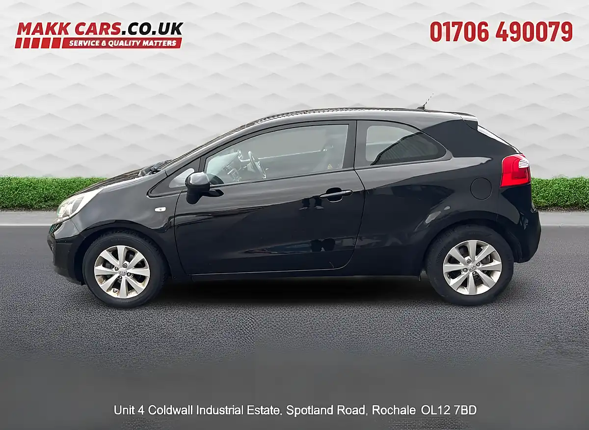 Used 2015 Kia Rio VR7 Black - Interior and Exterior details 5