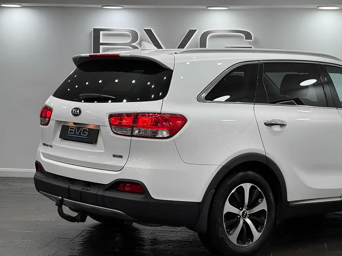 Used 2015 Kia Sorento KX-2 AWD White - Interior and Exterior details 11