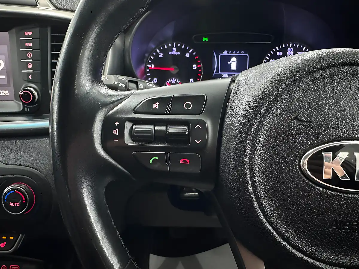Used 2015 Kia Sorento KX-2 AWD White - Interior and Exterior details 13