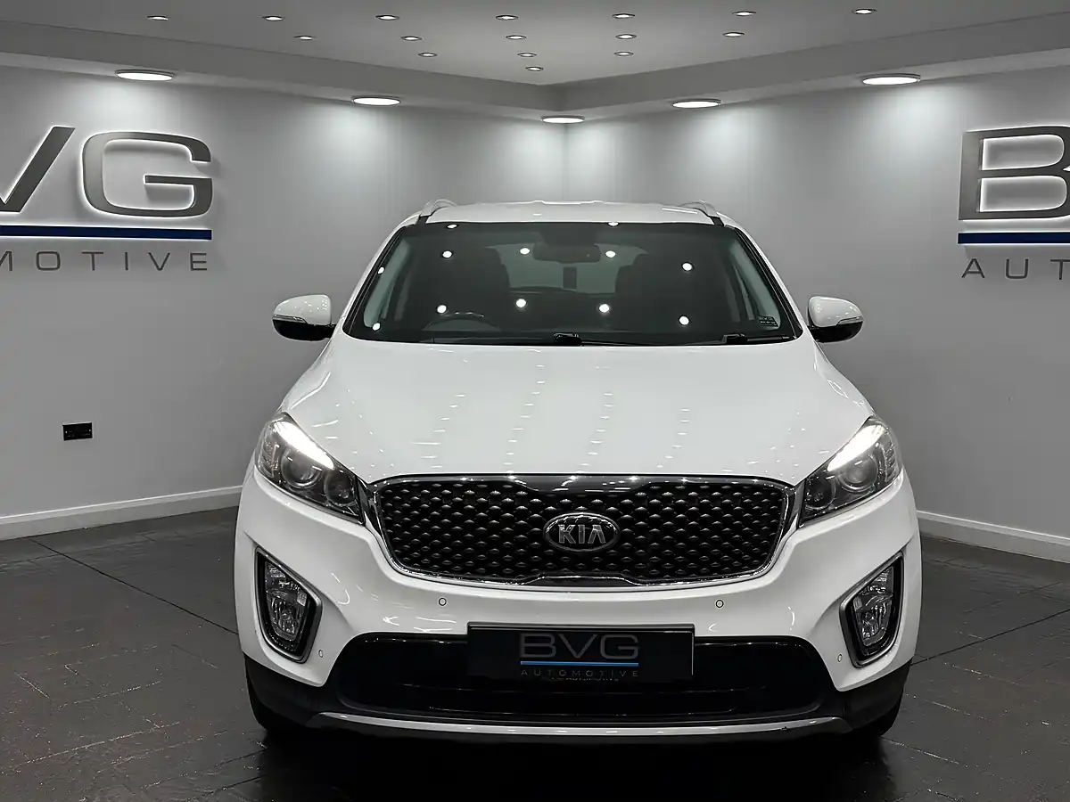 Used 2015 Kia Sorento KX-2 AWD White - Interior and Exterior details 4