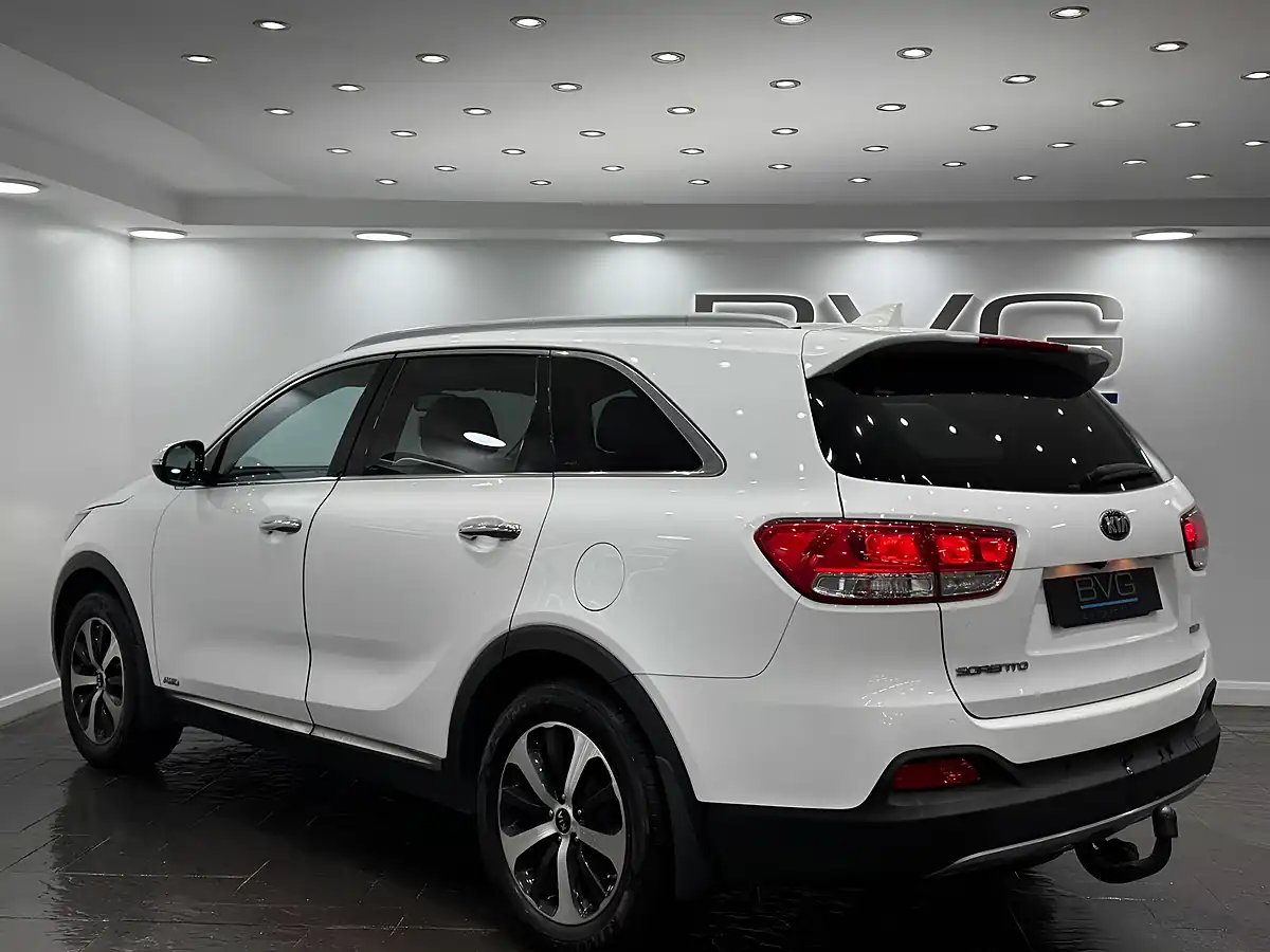 Used 2015 Kia Sorento KX-2 AWD White - Interior and Exterior details 7