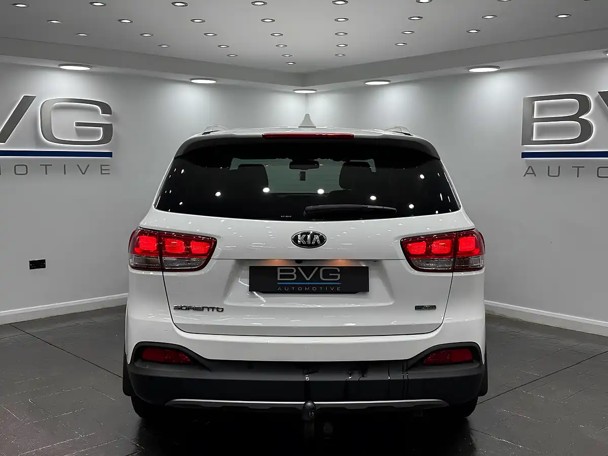 Used 2015 Kia Sorento KX-2 AWD White - Interior and Exterior details 8